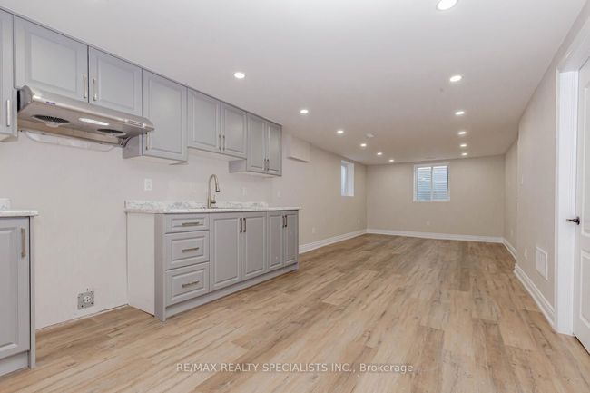 39 Seaborn Rd, House attached with 5 bedrooms, 2 bathrooms and 4 parking in Brampton ON | Image 21