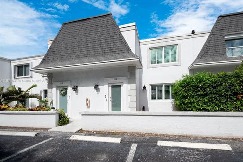 715 Ne 27th Ave, Hallandale Beach, FL, 33009-2944 | Card Image