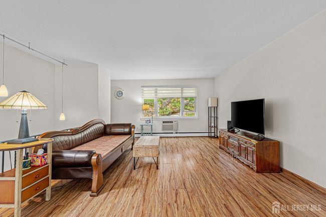 22 York Dr, Home with 1 bedrooms, 1 bathrooms and null parking in Edison NJ | Image 5