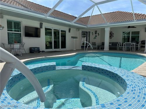 1595 Whispering Oaks Cir, Naples, FL, 34110-4140 | Card Image