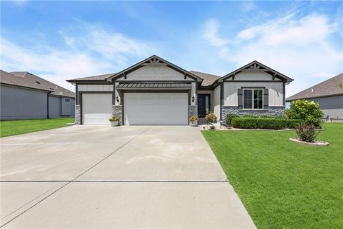 4805 Sw 3rd St, Blue Springs, MO, 64014-7851 | Card Image