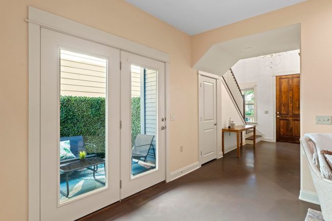 French door out to the private courtyard. | Image 10