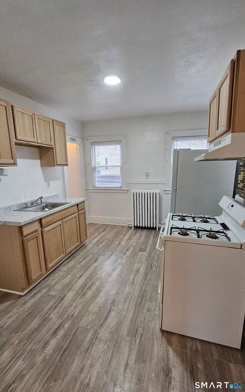 31-29-31 Baltimore St, Hartford, CT, 06112-2117 | Card Image