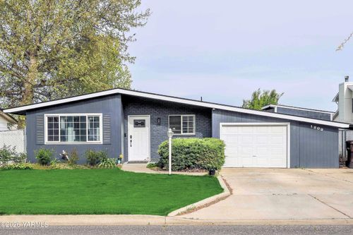 1209 S 44th Ave, Yakima, WA, 98908-3914 | Card Image