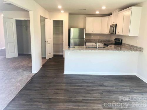 9224 Creedmore Hills Dr, Charlotte, NC, 28201 | Card Image