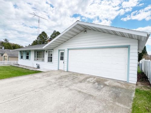 3305 Whistle Ln, Two Rivers, WI, 54241-9209 | Card Image
