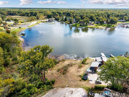 148 Lake St, Fruitport, MI, 49415-8741 | Card Image