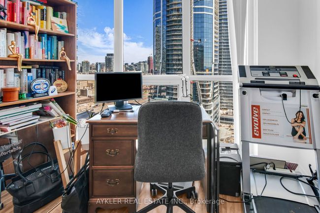 2404 - 12 Yonge St, Condo with 3 bedrooms, 2 bathrooms and 1 parking in Toronto ON | Image 18