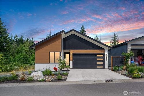 9051 Sea Mist Ln, Blaine, WA, 98230-8071 | Card Image