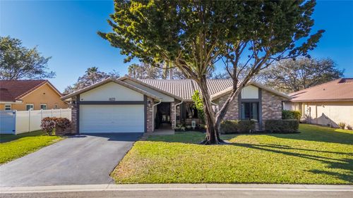 462 Nw 113th Ter, Coral Springs, FL, 33071-7975 | Card Image