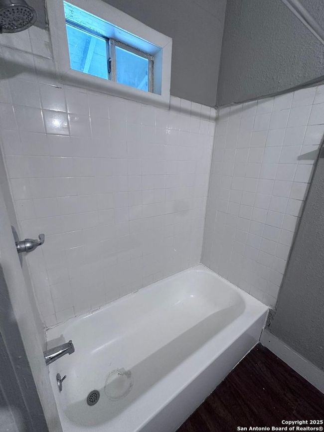 APT-3 - 415 E Locust St, Condo with 2 bedrooms, 1 bathrooms and null parking in San Antonio TX | Image 7