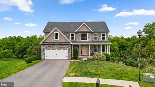 1584 Bunker Ct, CHAMBERSBURG, PA, 17202-8040 | Card Image