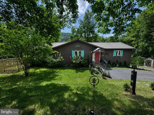 24 Waltz Ln, HARPERS FERRY, WV, 25425-6822 | Card Image