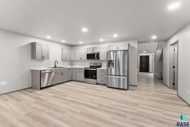 711 Dakota Ave, Townhouse with 3 bedrooms, 3 bathrooms and null parking in Dell Rapids SD | Image 5