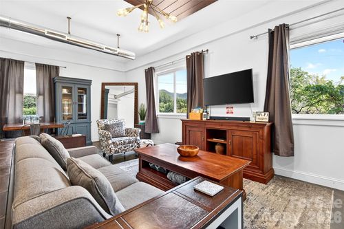 626 Old Lytle Cove Rd, Swannanoa, NC, 28778-3722 | Card Image