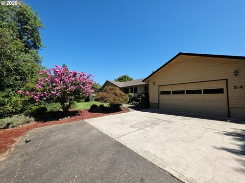 549 Bailey Dr, Roseburg, OR, 97471-9179 | Card Image