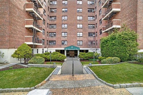 apt-3a-19 Old Mamaroneck Rd, White Plains, NY, 10605-1733 | Card Image