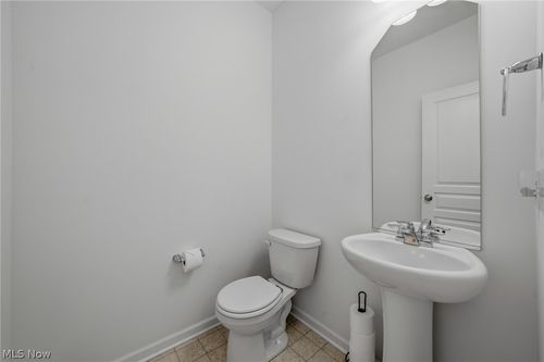 183 Nottingham Way, Wadsworth, OH, 44281 | Card Image