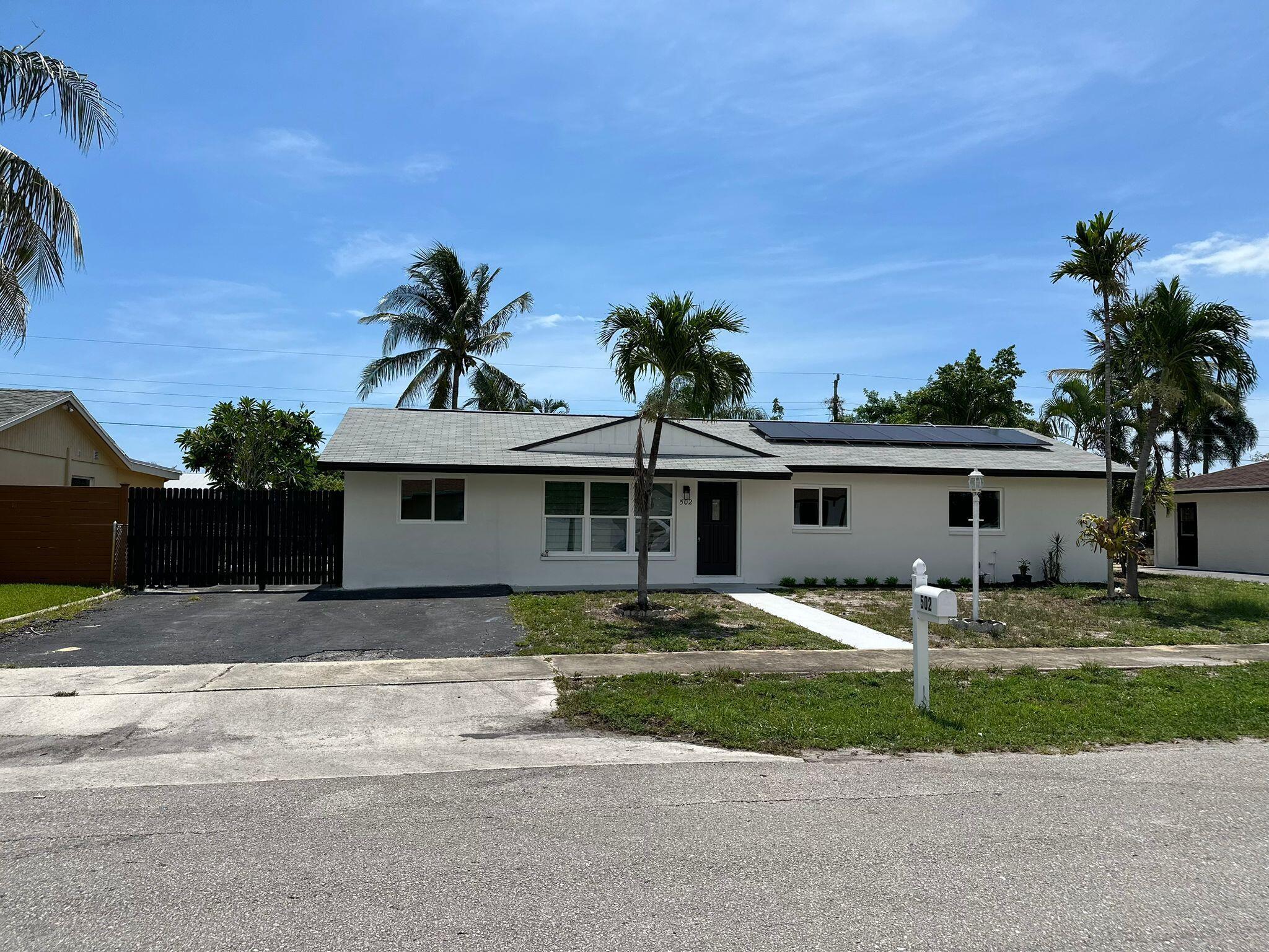 13th Ct, Lantana, FL 33462