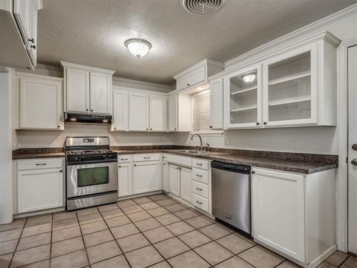 704 Redwood Dr, Noble, OK, 73068-8222 | Card Image