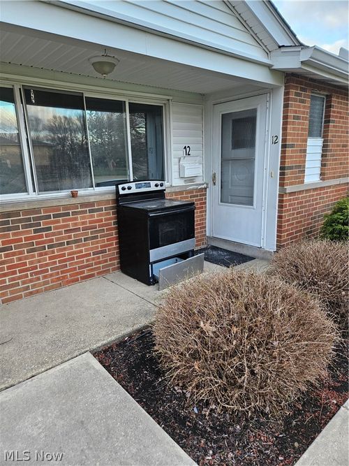 unit-12-25600 Country Club Blvd, North Olmsted, OH, 44070-4393 | Card Image