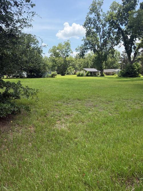 301 E Meeting St, Adel, GA, 31620-2027 | Card Image