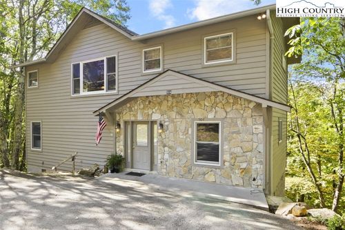 504 Saint Andrews Rd, Beech Mountain, NC, 28604-8217 | Card Image