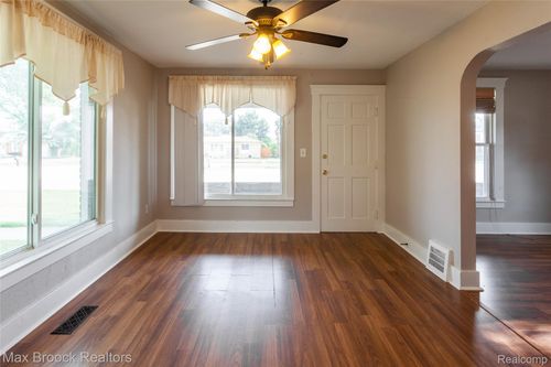 13071 E 13 Mile Rd, Warren, MI, 48088-3135 | Card Image