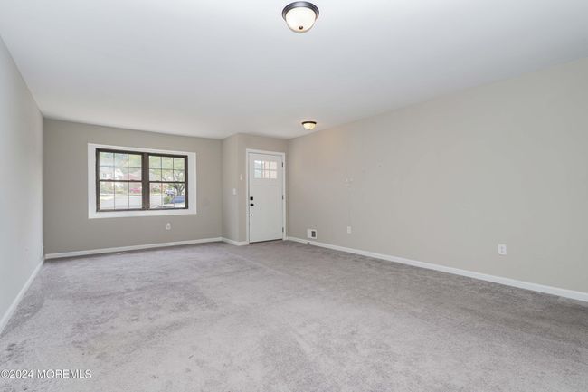 47 Knoll Ct, Condo with 2 bedrooms, 2 bathrooms and null parking in Matawan NJ | Image 5