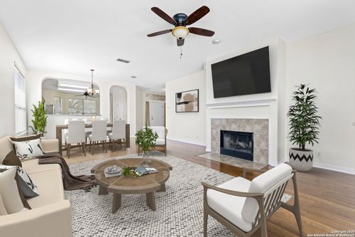 117 Kitty Hawk Run, Cibolo, TX, 78108-3237 | Card Image