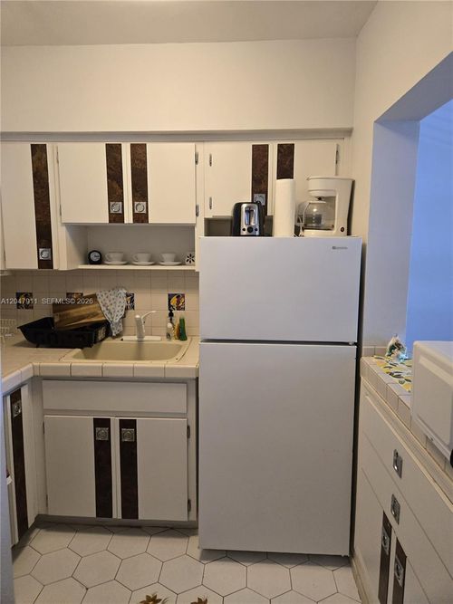 41-2001 S Ocean Dr, Hallandale Beach, FL, 33009-6642 | Card Image