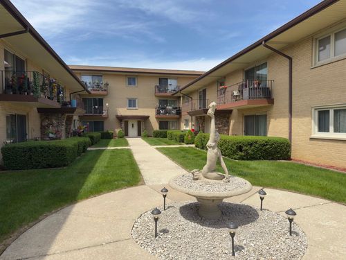 apt-e-6136 S Kensington Ave, Countryside, IL, 60525-4085 | Card Image