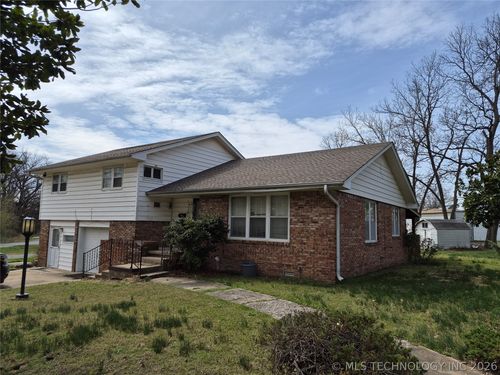 222 Se 3rd St, Pryor, OK, 74361-5212 | Card Image