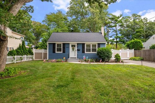 1347 Peters Blvd, Bay Shore, NY, 11706-4848 | Card Image