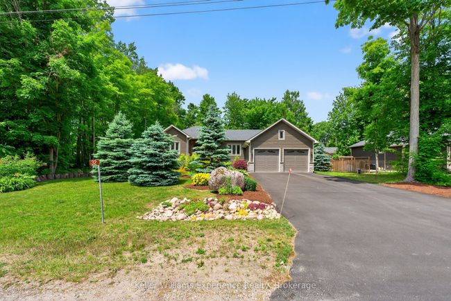 32 Pinecone Ave, House other with 5 bedrooms, 3 bathrooms and 6 parking in Tiny ON | Image 42