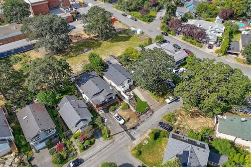 1519 Pearl St, Victoria, BC, V8R2Y8 | Card Image