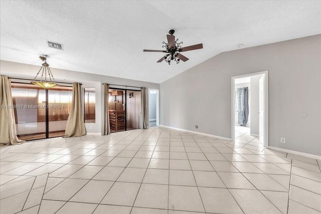 0 - 9780 W Daffodil Ln, Home with 3 bedrooms, 2 bathrooms and null parking in Miramar FL | Image 5