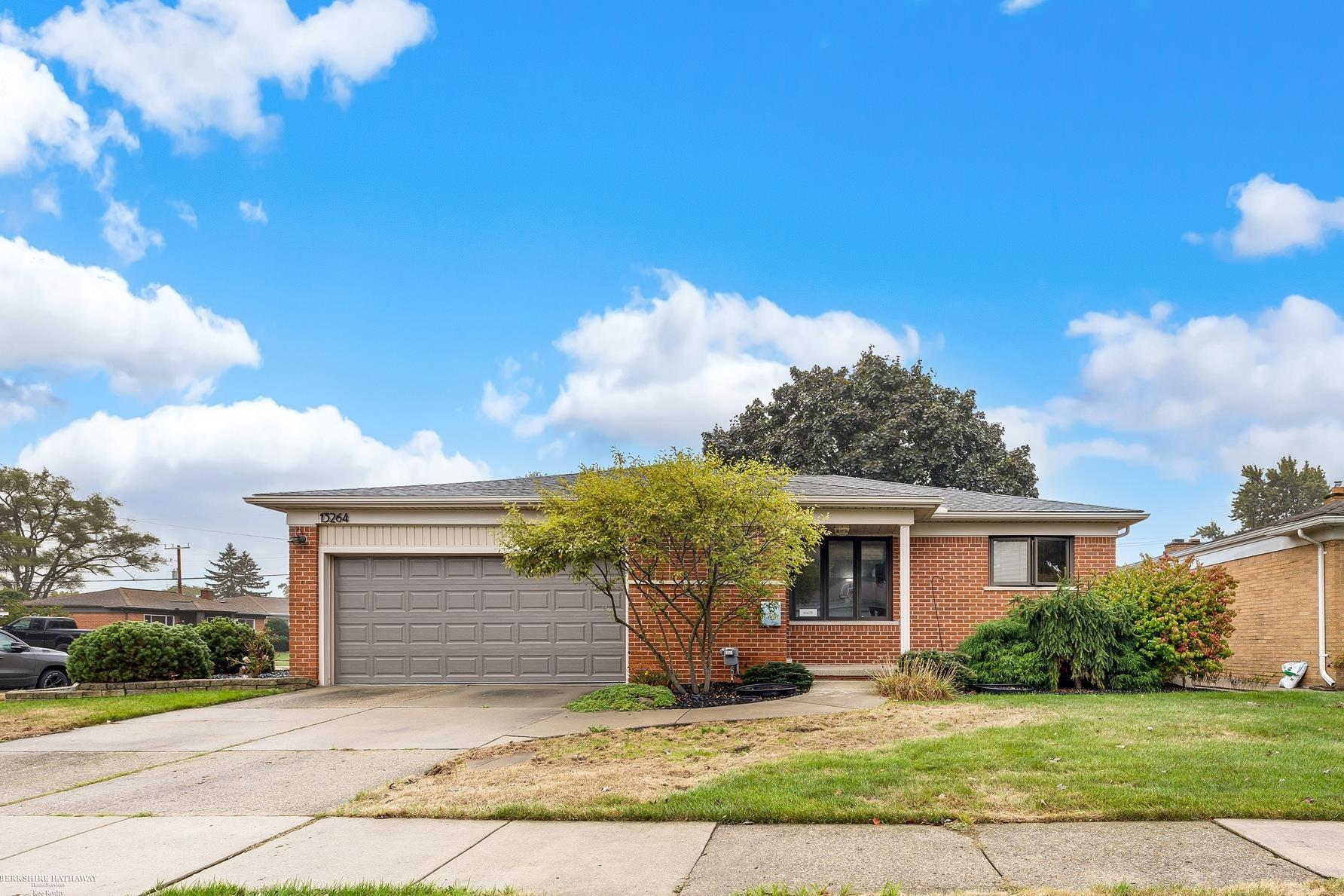 Champaign Ave, Warren, MI 48089