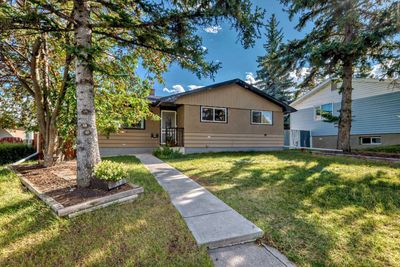 39 Southland Cres Sw, House detached with 5 bedrooms, 2 bathrooms and 2 parking in Calgary AB | Image 1