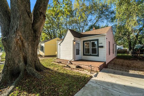 11299 Chalmers Ave, Warren, MI, 48089-2510 | Card Image