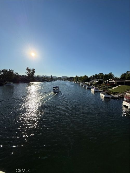 1284 Westwind Cir, Westlake Village, CA, 91361-3427 | Card Image