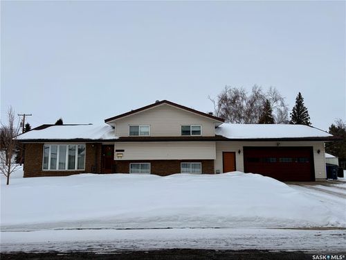 721 6th Ave, Rosthern, SK, S0K3R0 | Card Image