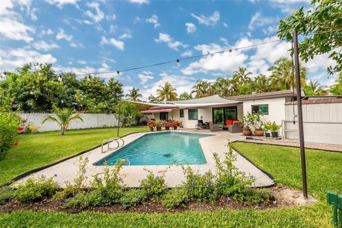 19825 Ne 10th Ave, Miami, FL, 33179-3507 | Card Image