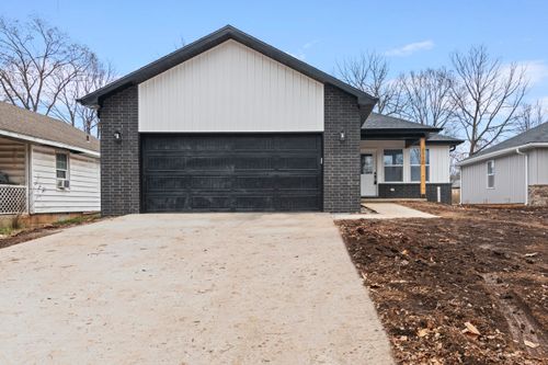 1110 S Hillcrest Ave, Springfield, MO, 65802-5184 | Card Image