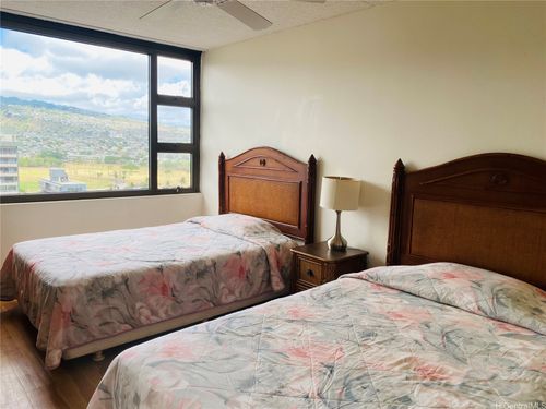 1703-t2-201 Ohua Ave, Honolulu, HI, 96815-3653 | Card Image