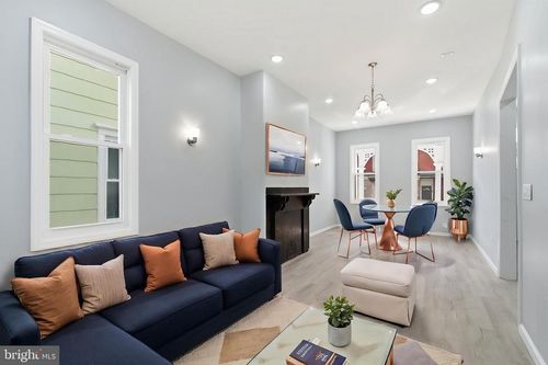 217 W Union St, BURLINGTON, NJ, 08016-1331 | Card Image