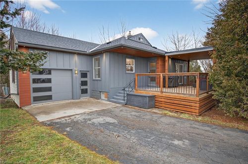486 E 38th St, Hamilton, ON, L8V4G8 | Card Image