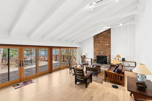 89 Isle Of Wight Road, East Hampton, NY, 11937 | Card Image