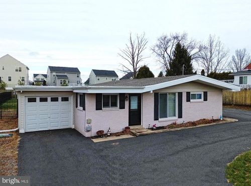 2403 N Charlotte St, POTTSTOWN, PA, 19464-1007 | Card Image