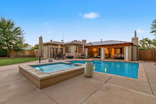 334 Vineyard Rd Nw, Los Ranchos, NM, 87107-5806 | Card Image